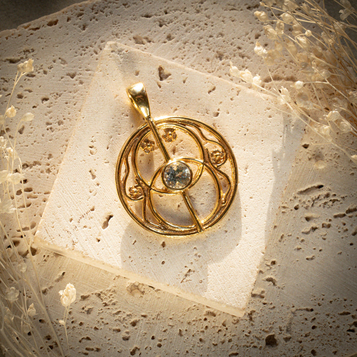 Gilded Green Amethyst Chalice Well Pendant