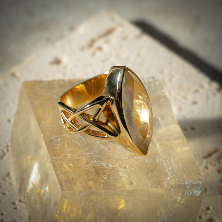 9crt Gold Infinity Knot Ring - Gold Tektite