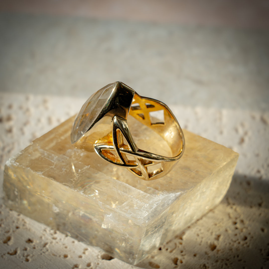 9crt Gold Infinity Knot Ring - Gold Tektite