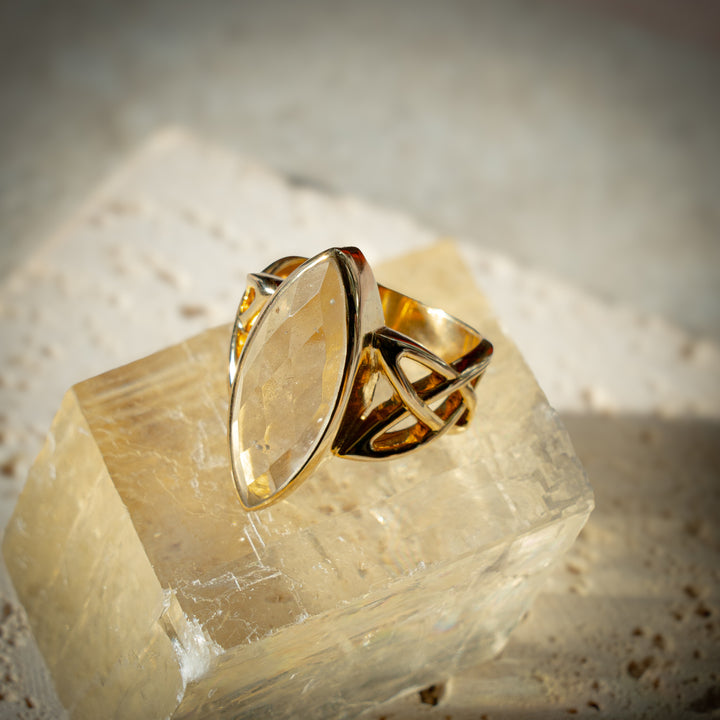 9crt Gold Infinity Knot Ring - Gold Tektite