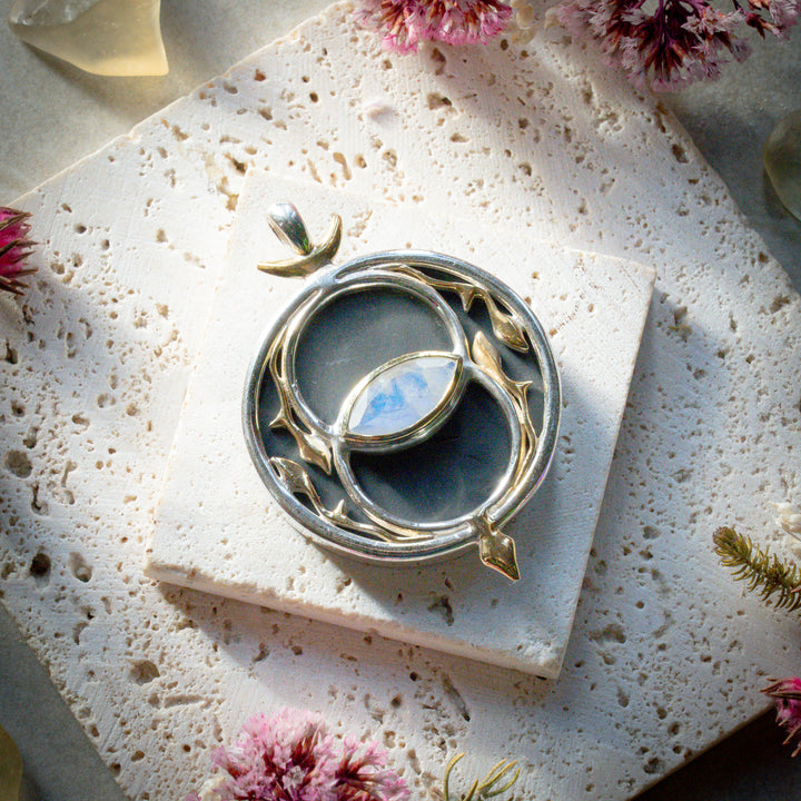 Shungite Vesica with Moonstone