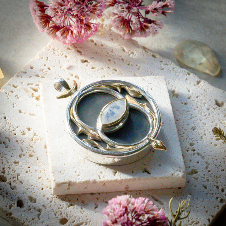 Shungite Vesica with Moonstone